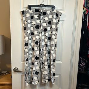 *LIKE NEW* Maurices PJ Bottoms